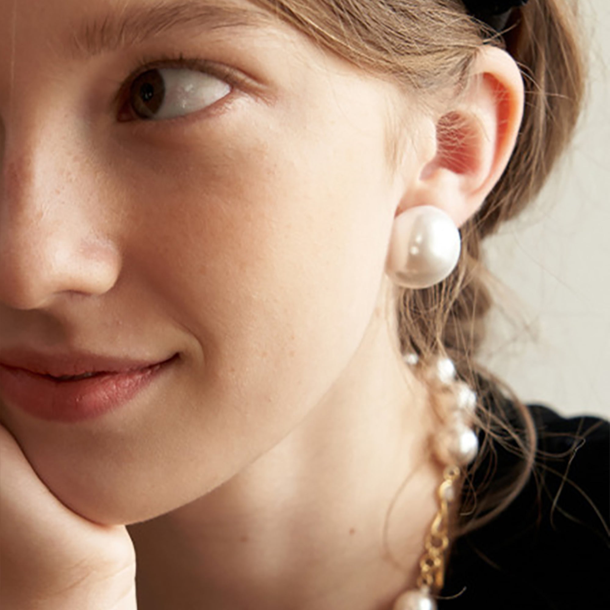 Chunky Pearl Stud Earrings Gift wedding influencer styling KOL / Youtuber / Celebrity / Fashion Icon