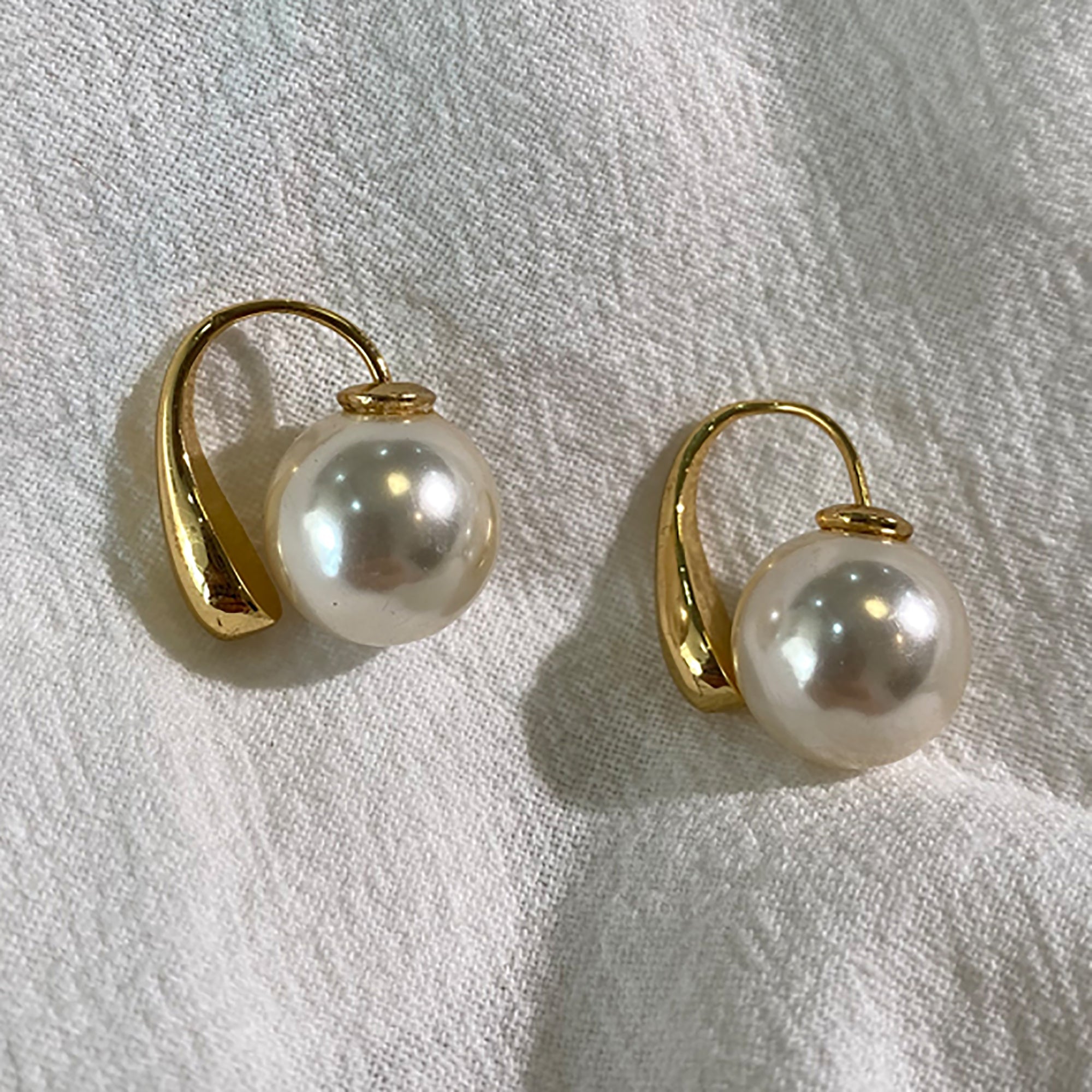 18K Gold Plated Pearl Double Side Earrings Gift wedding influencer styling KOL / Youtuber / Celebrity / Fashion Icon picked