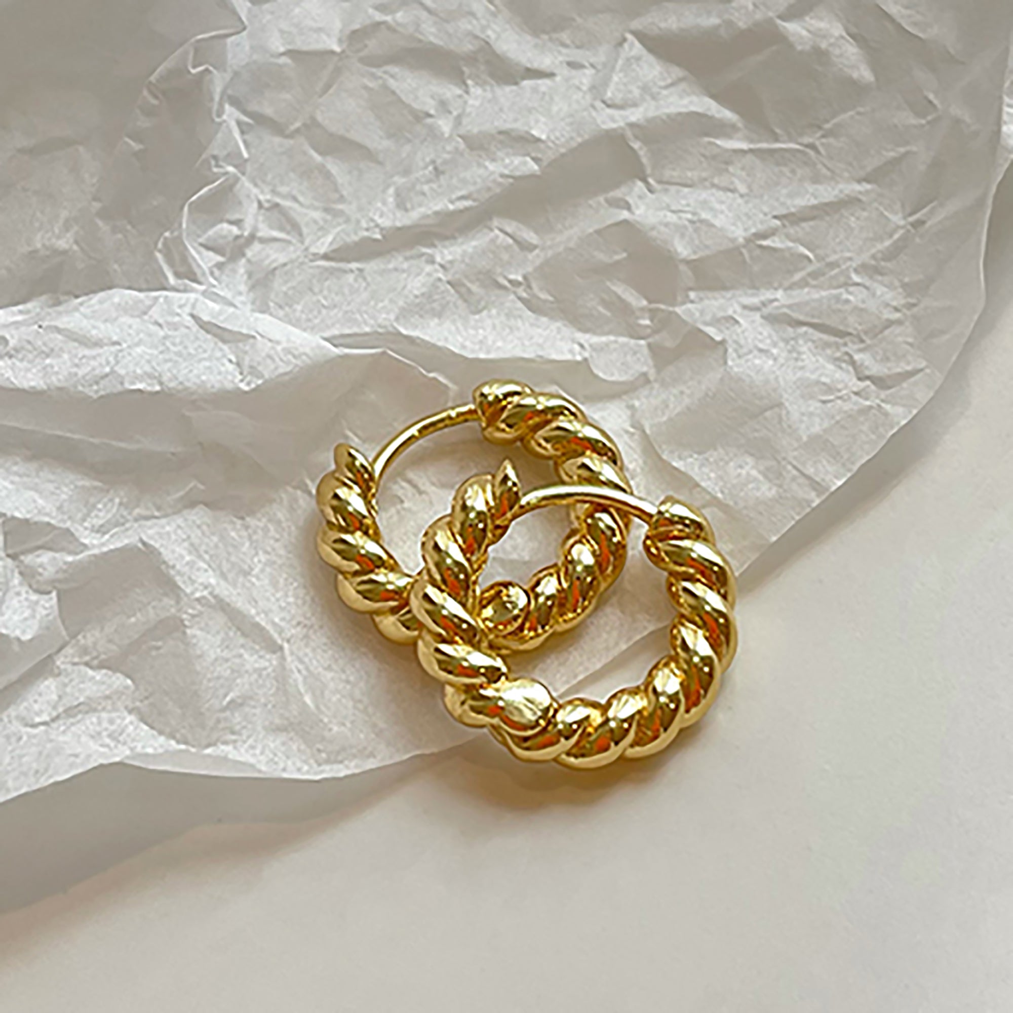 18K Gold Plated Swirl Hoop Earrings Gift wedding influencer styling KOL / Youtuber / Celebrity / Fashion Icon picked