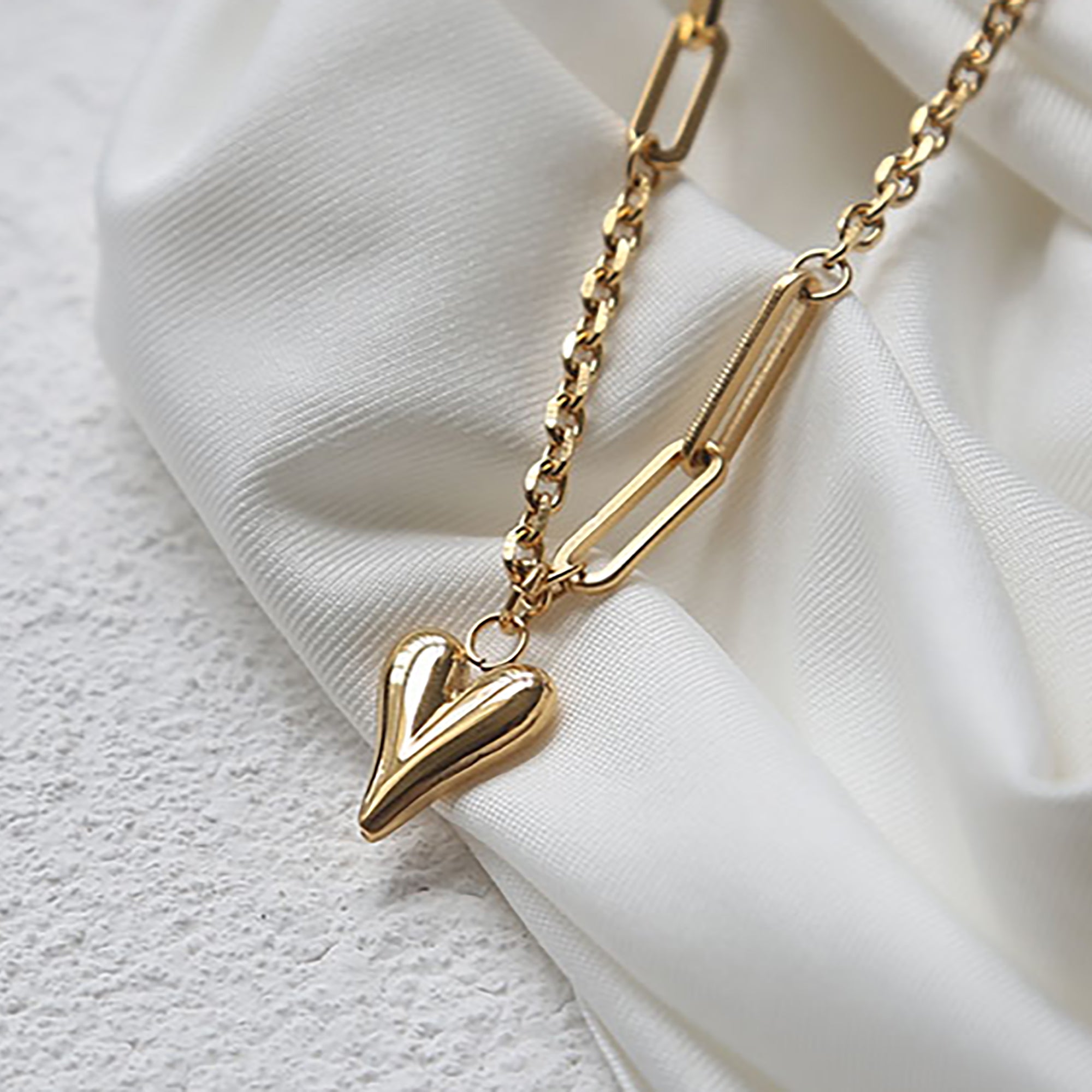 18K Gold Plated Heart Pendant Necklace Gift wedding influencer styling KOL / Youtuber / Celebrity / Fashion Icon picked