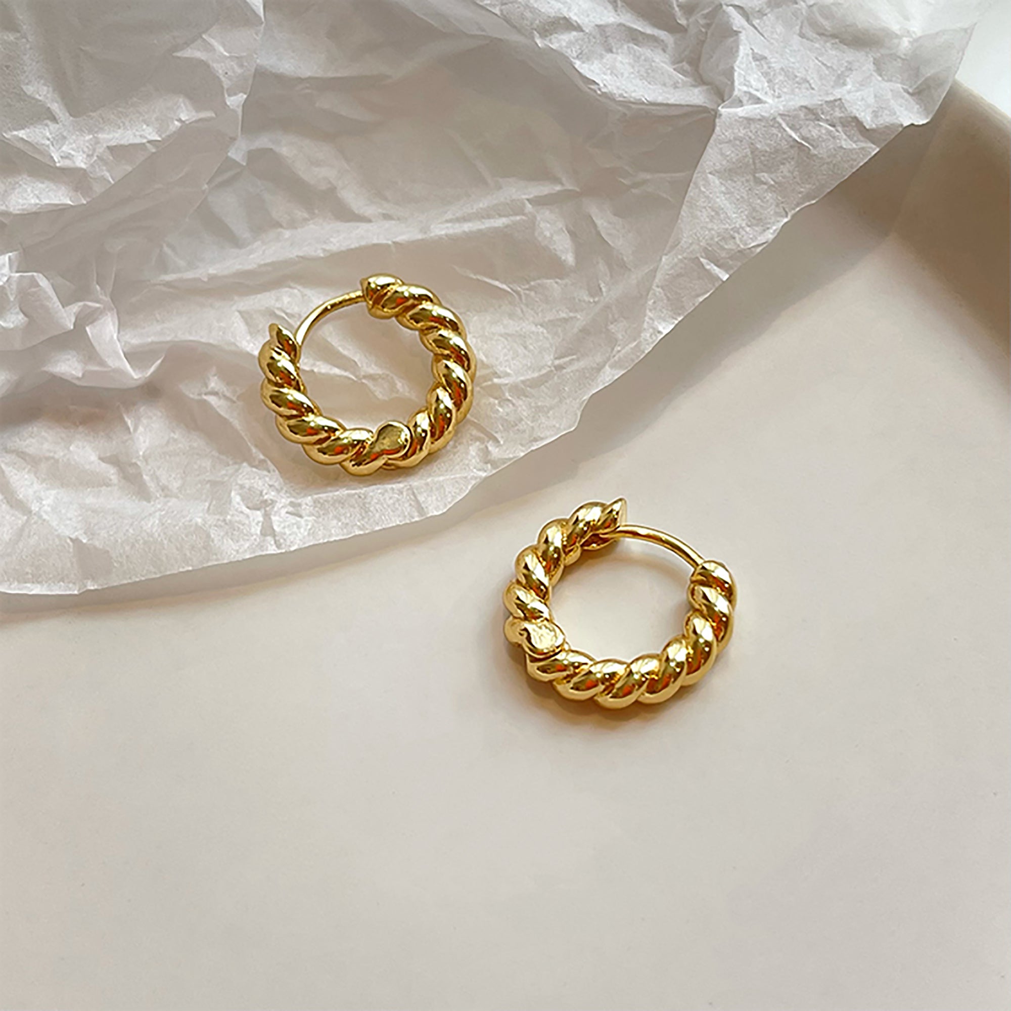 18K Gold Plated Swirl Hoop Earrings Gift wedding influencer styling KOL / Youtuber / Celebrity / Fashion Icon picked